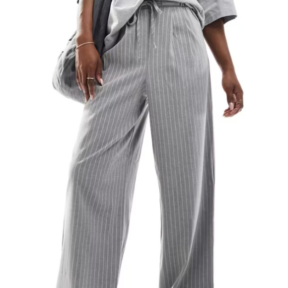 ASOS DESIGN tailored pull on pants in gray pinstripe - Picture 1 of 5